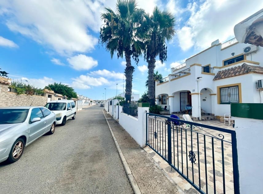 3 soveværelse Byhus til salg i Torrevieja med swimmingpool garage - € 195.000 (Ref: 10167287)