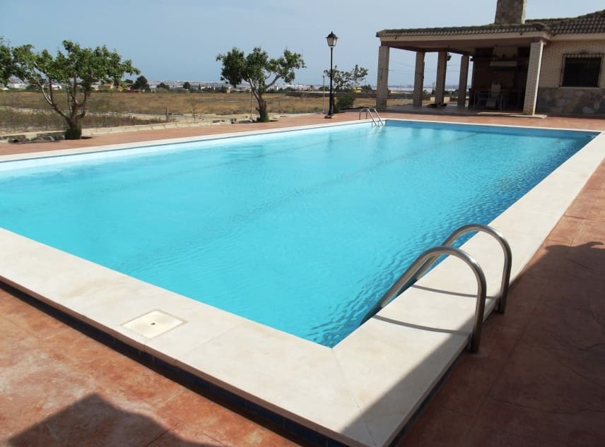 3 sypialnia Willa na sprzedaż w Los Montesinos z basenem garażem - 3 000 000 € (Ref: 7949371)