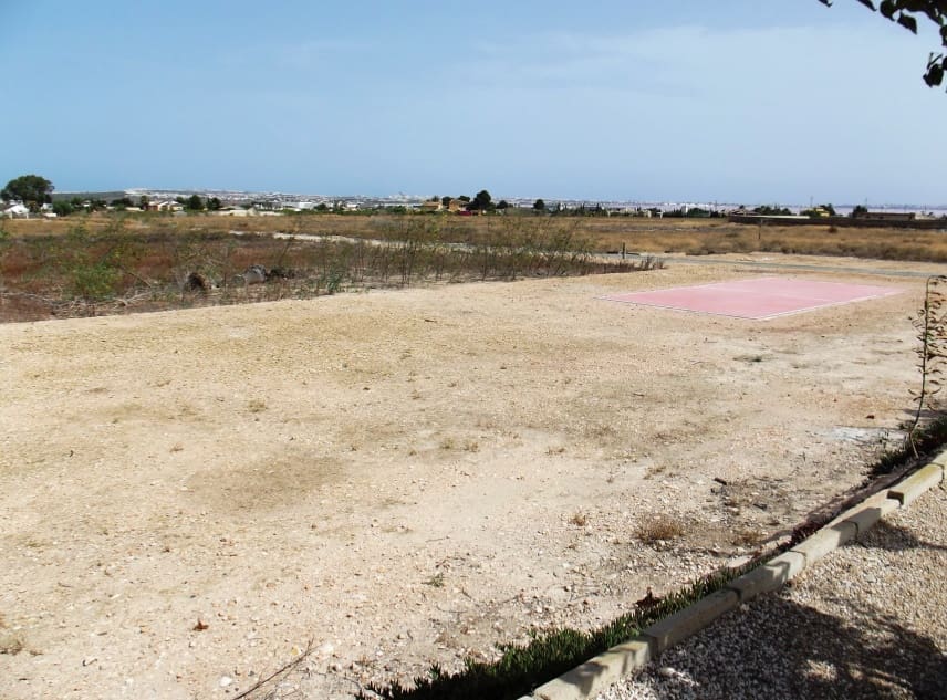 3 sypialnia Willa na sprzedaż w Los Montesinos z basenem garażem - 3 000 000 € (Ref: 7949371)