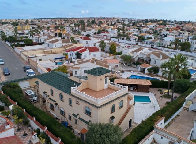 6 camera da letto Villa in vendita in El Chaparral, Torrevieja con piscina garage - 750.000 € (Rif: 7949378)