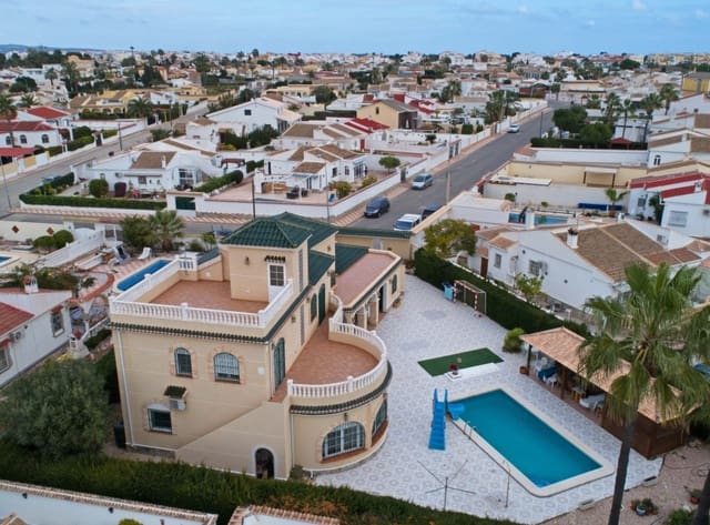 6 camera da letto Villa in vendita in El Chaparral, Torrevieja con piscina garage - 750.000 € (Rif: 7949378)