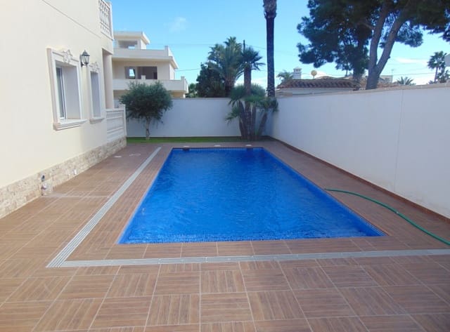 5 soverom Villa til salgs i Cabo Roig, Orihuela med svømmebasseng garasje - € 910 000 (Ref: 7949383)