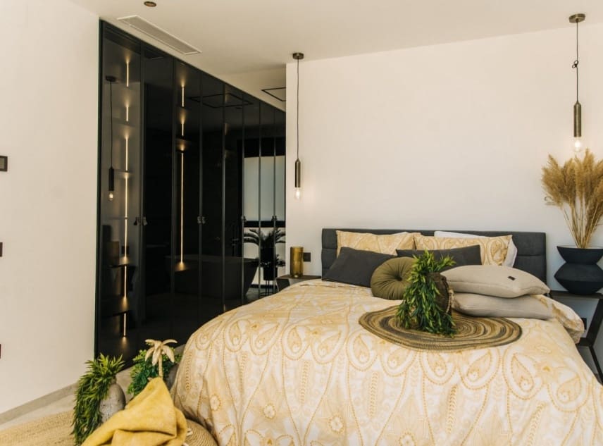 4 bedroom Villa for sale in Rojales with pool garage - € 995,000 (Ref: 8785350)