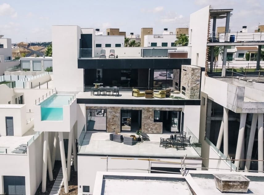 4 bedroom Villa for sale in Rojales with pool garage - € 995,000 (Ref: 8785350)