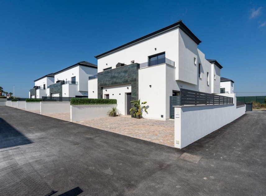 3 soveværelse Byhus til salg i Gran Alacant med swimmingpool - € 395.000 (Ref: 8837660)