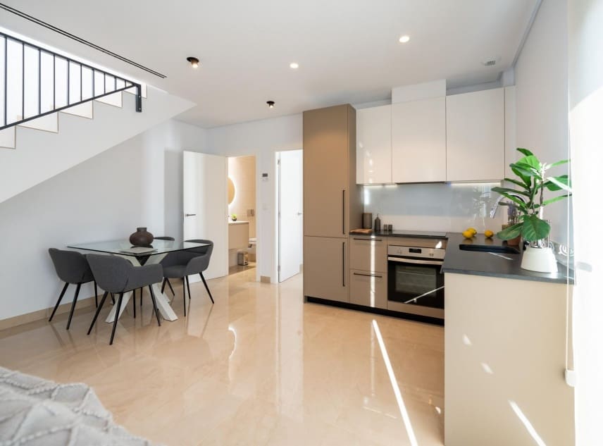 3 soveværelse Byhus til salg i Gran Alacant med swimmingpool - € 395.000 (Ref: 8837660)