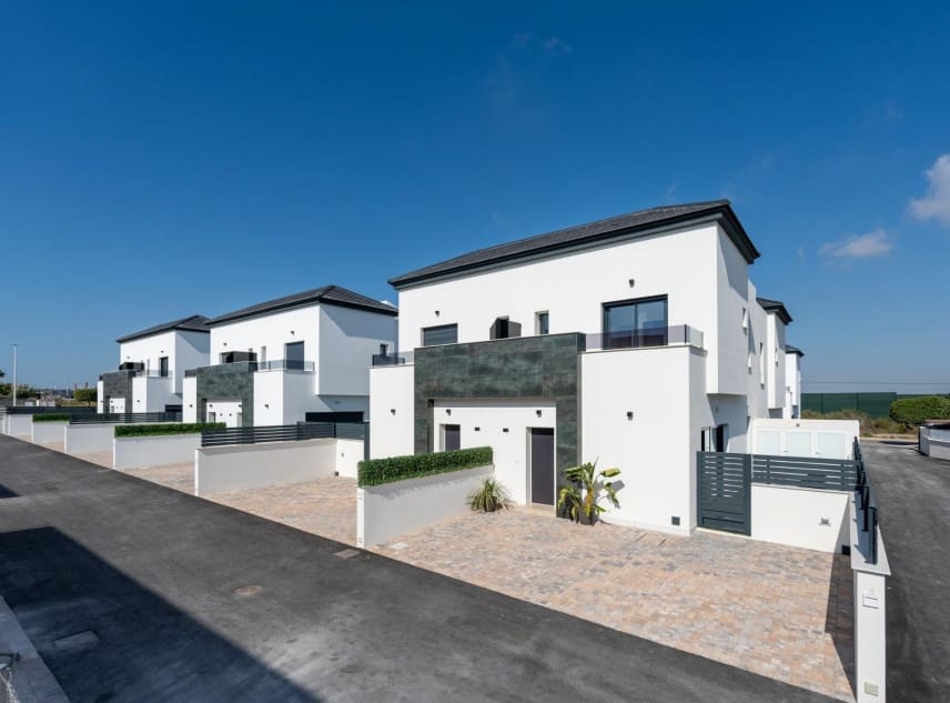 3 soveværelse Byhus til salg i Gran Alacant med swimmingpool - € 395.000 (Ref: 8837660)