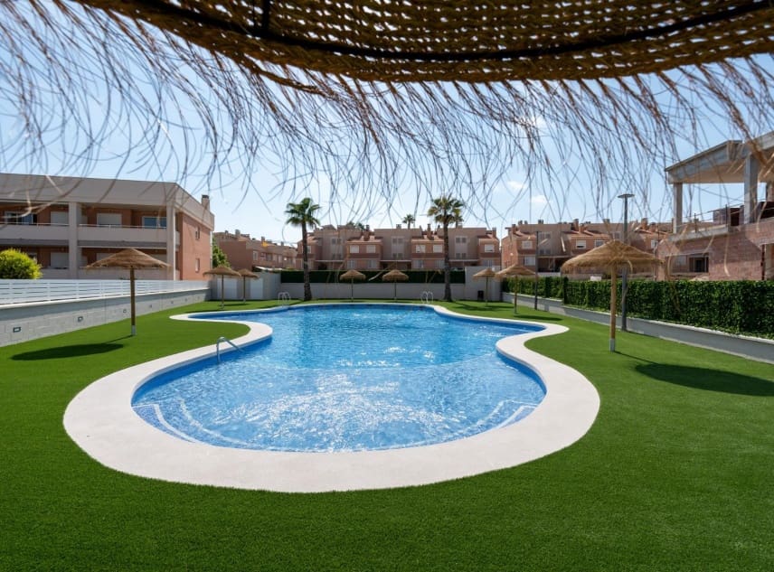 3 soveværelse Byhus til salg i Gran Alacant med swimmingpool - € 395.000 (Ref: 8837660)