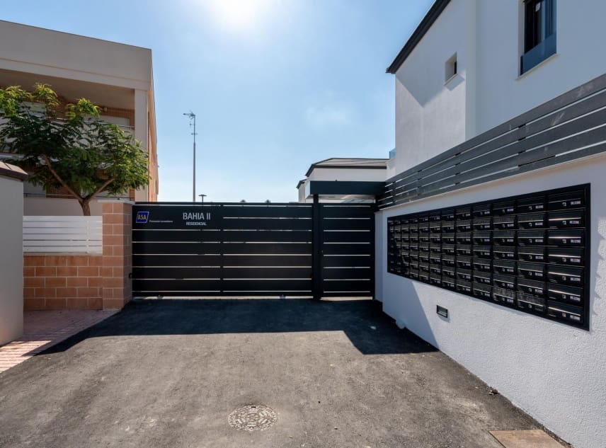 3 soveværelse Byhus til salg i Gran Alacant med swimmingpool - € 395.000 (Ref: 8837660)