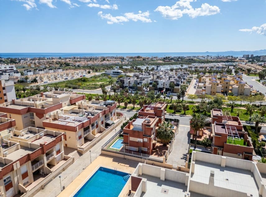 2 soveværelse Penthouse til salg i Cabo Roig med swimmingpool - € 193.500 (Ref: 8847898)
