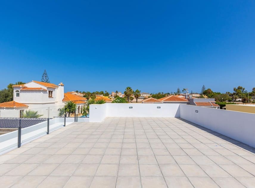 3 bedroom Villa for sale in Los Balcones with pool garage - € 700,000 (Ref: 8850422)
