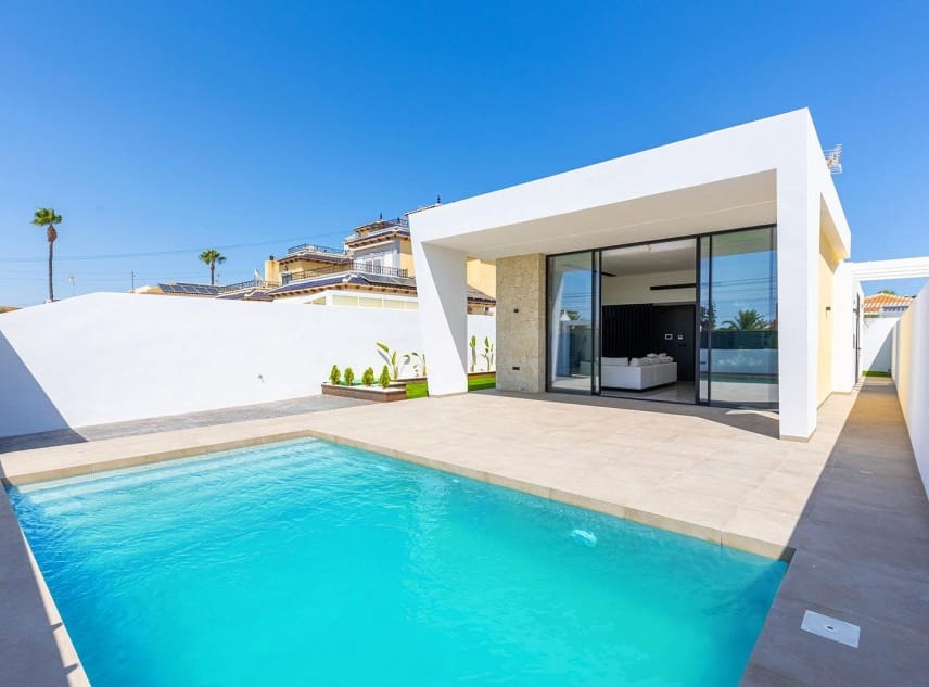 3 bedroom Villa for sale in Los Balcones with pool garage - € 700,000 (Ref: 8850422)