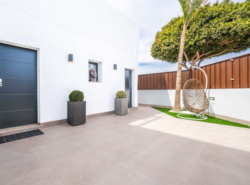 3 soveværelse Villa til salg i Roldan med swimmingpool garage - € 389.950 (Ref: 8863083)