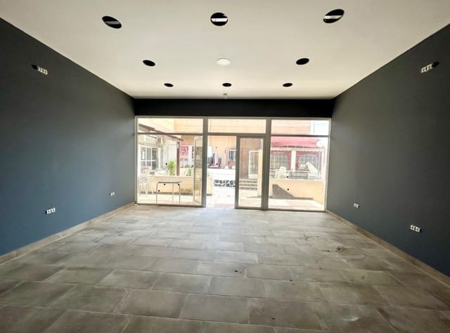 Comercial para venda em San Luis, Torrevieja - 119 950 € (Ref: 8914310)