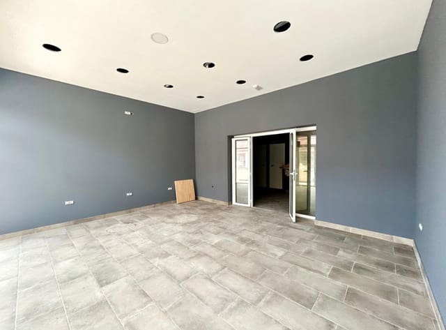 Comercial para venda em San Luis, Torrevieja - 119 950 € (Ref: 8914310)