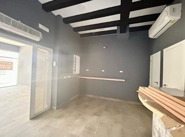 Comercial para venda em San Luis, Torrevieja - 119 950 € (Ref: 8914310)