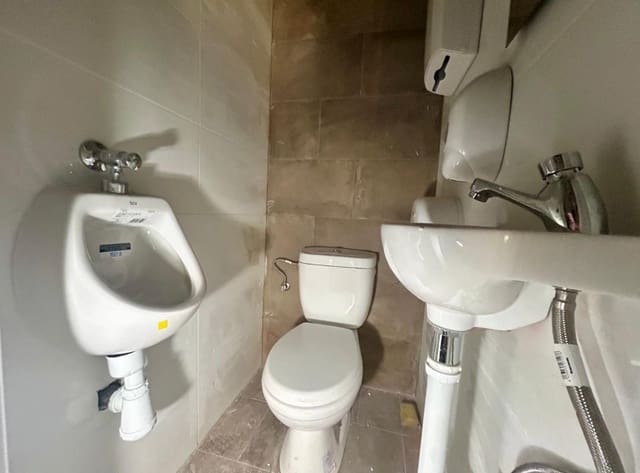 Comercial para venda em San Luis, Torrevieja - 119 950 € (Ref: 8914310)