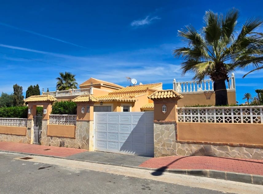 5 soveværelse Villa til salg i El Chaparral med swimmingpool garage - € 595.000 (Ref: 8917315)