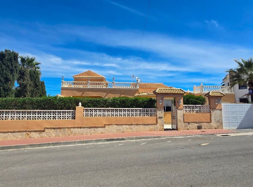 5 soveværelse Villa til salg i El Chaparral med swimmingpool garage - € 595.000 (Ref: 8917315)