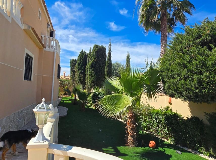 5 soveværelse Villa til salg i El Chaparral med swimmingpool garage - € 595.000 (Ref: 8917315)