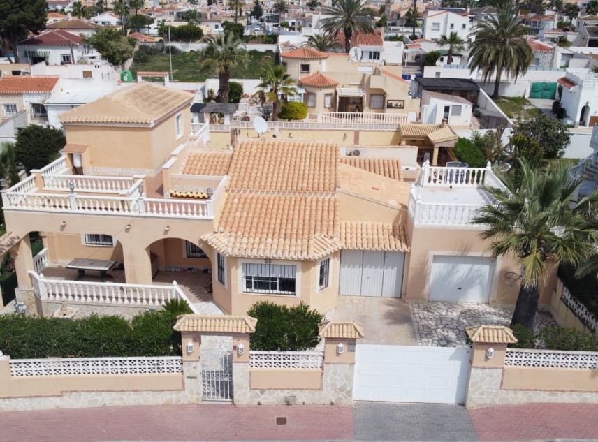 5 soveværelse Villa til salg i El Chaparral med swimmingpool garage - € 595.000 (Ref: 8917315)
