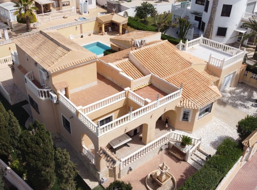 5 soveværelse Villa til salg i El Chaparral med swimmingpool garage - € 595.000 (Ref: 8917315)