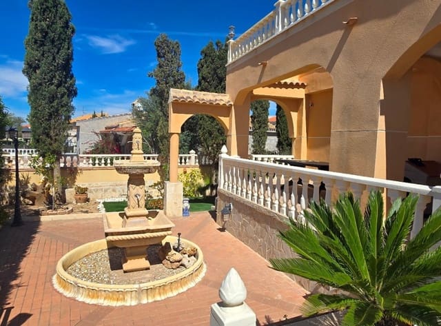 5 bedroom Villa for sale in El Chaparral, Torrevieja with pool garage - € 595,000 (Ref: 8917315)