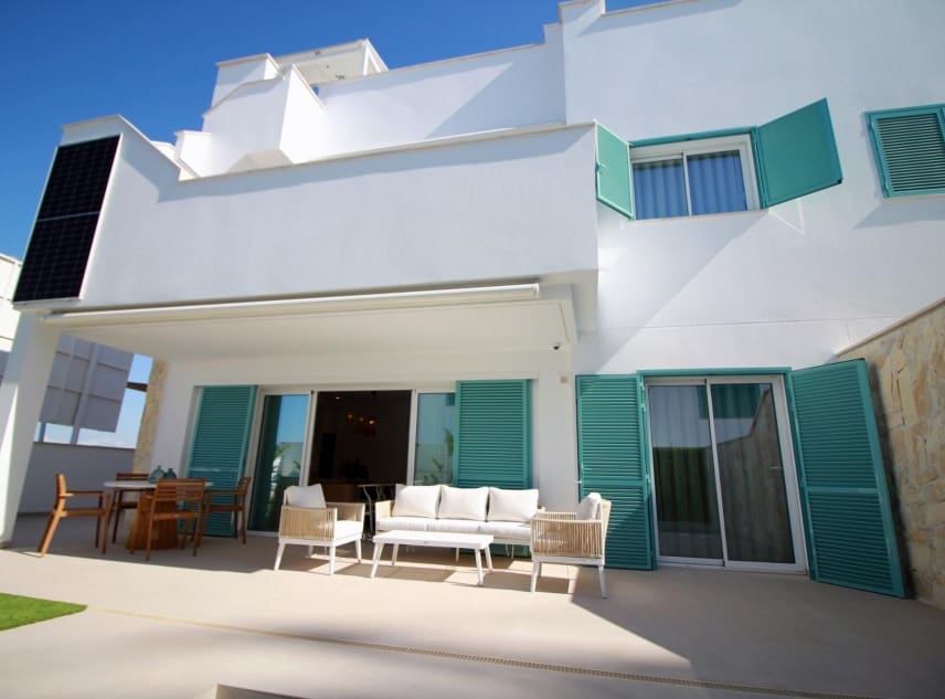 3 bedroom Bungalow for sale in Torre de la Horadada with pool - € 380,000 (Ref: 8937873)