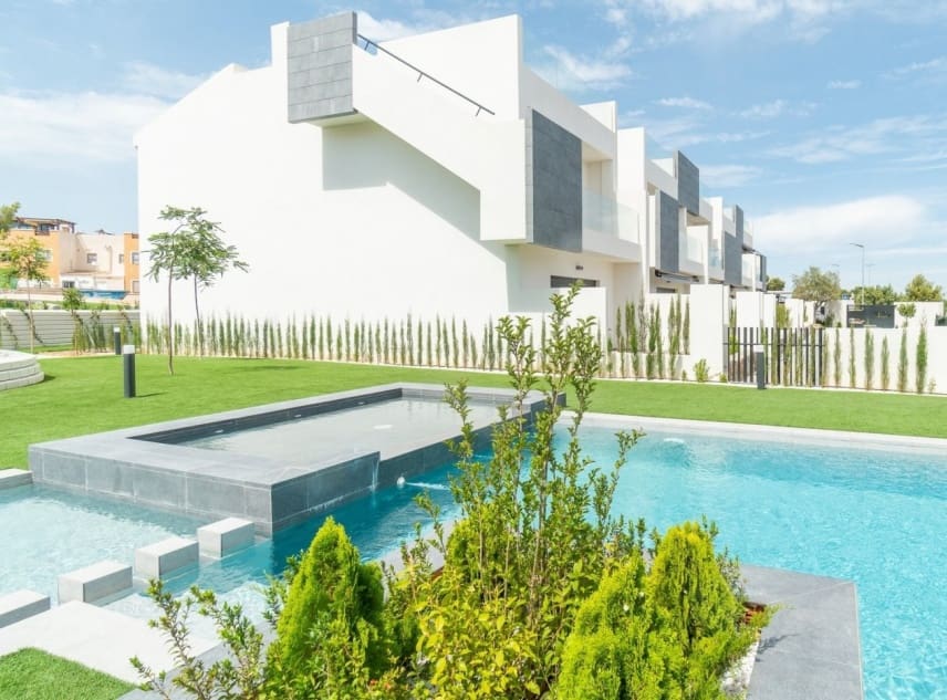 3 bedroom Bungalow for sale in Los Balcones with pool - € 279,900 (Ref: 9087268)