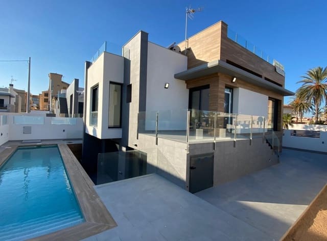 4 soveværelse Villa til salg i Los Europeos, Torrevieja med swimmingpool - € 940.000 (Ref: 9087270)