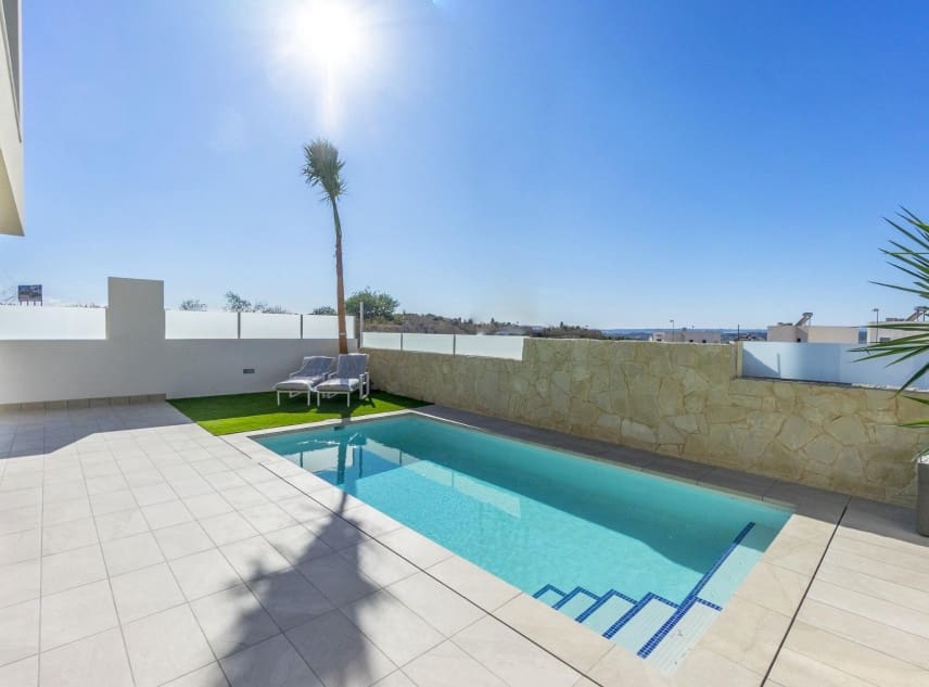3 soveværelse Villa til salg i Atalaya Park med swimmingpool garage - € 649.000 (Ref: 9109673)