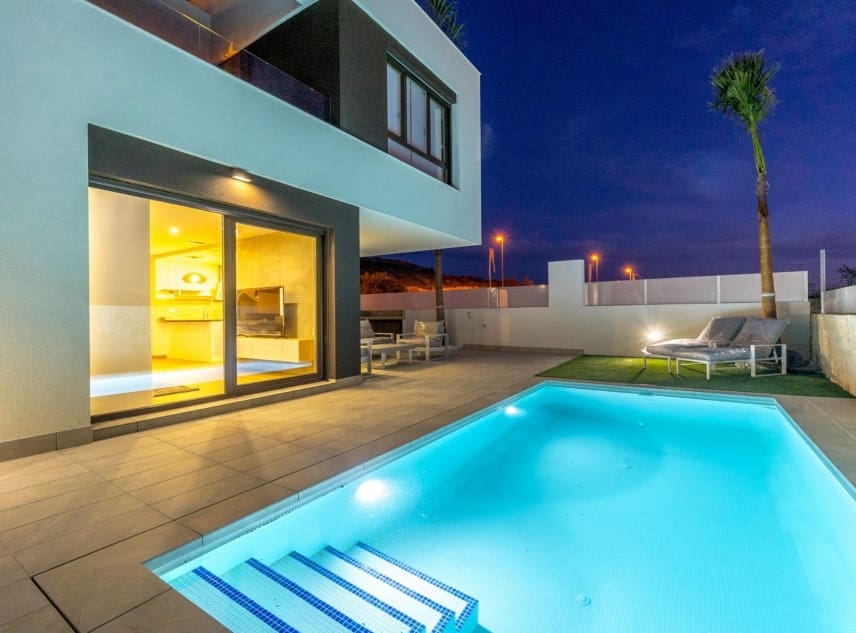 3 soveværelse Villa til salg i Atalaya Park med swimmingpool garage - € 649.000 (Ref: 9109673)