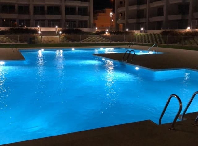 2 soveværelse Penthouse til salg i Villamartin, Orihuela med swimmingpool - € 425.000 (Ref: 9111349)