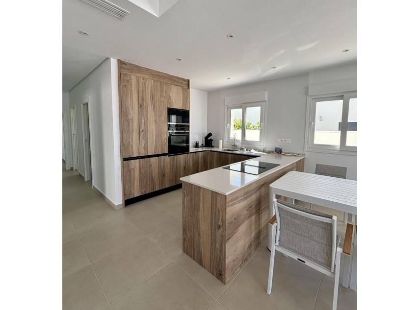 Chalet de 3 habitaciones en Benijófar en venta con piscina - 478.732 € (Ref: 9111352)