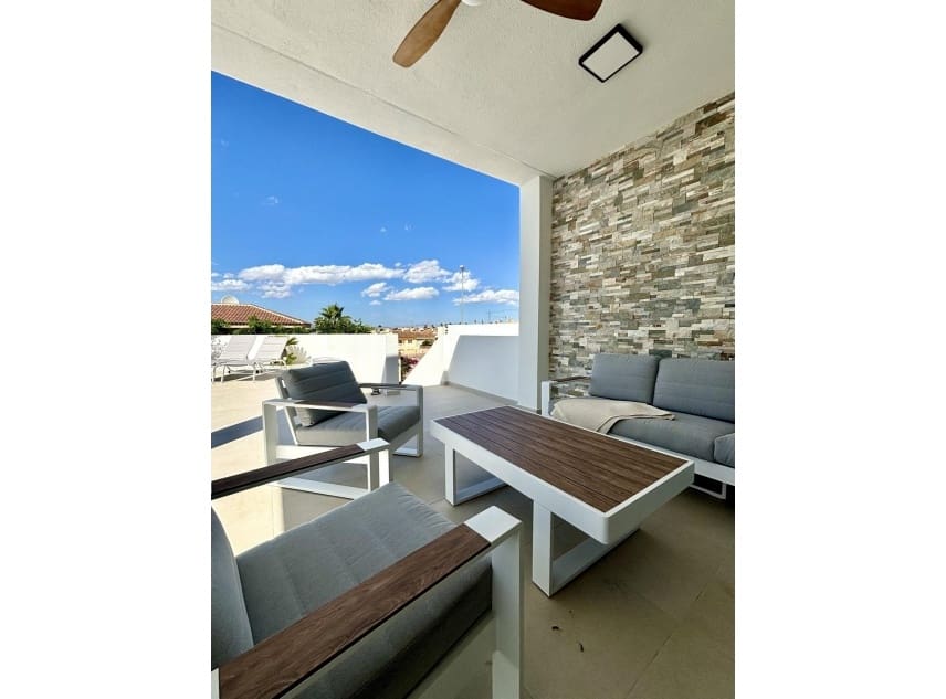 Chalet de 3 habitaciones en Benijófar en venta con piscina - 478.732 € (Ref: 9111352)