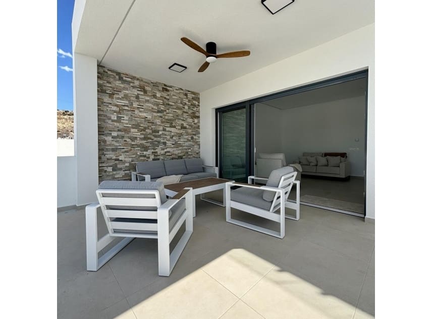 Chalet de 3 habitaciones en Benijófar en venta con piscina - 478.732 € (Ref: 9111352)