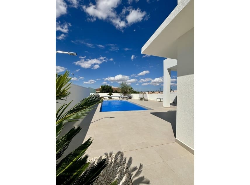 Chalet de 3 habitaciones en Benijófar en venta con piscina - 478.732 € (Ref: 9111352)