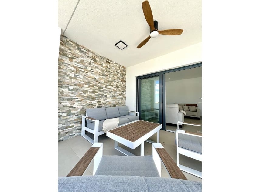 Chalet de 3 habitaciones en Benijófar en venta con piscina - 478.732 € (Ref: 9111352)