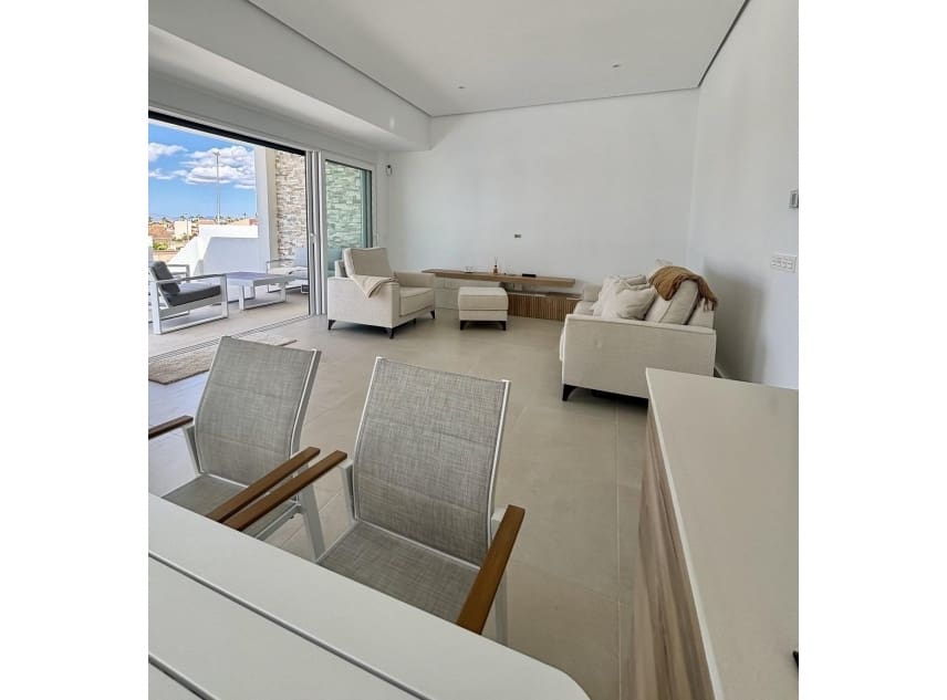 Chalet de 3 habitaciones en Benijófar en venta con piscina - 478.732 € (Ref: 9111352)