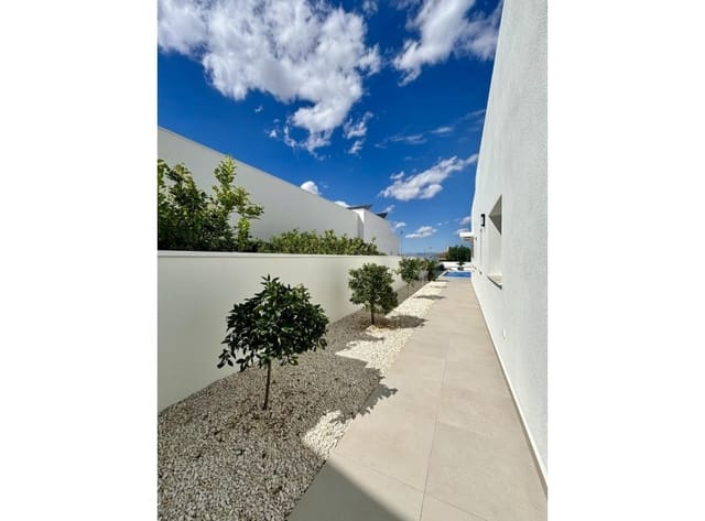 Chalet de 3 habitaciones en Benijófar en venta con piscina - 478.732 € (Ref: 9111352)