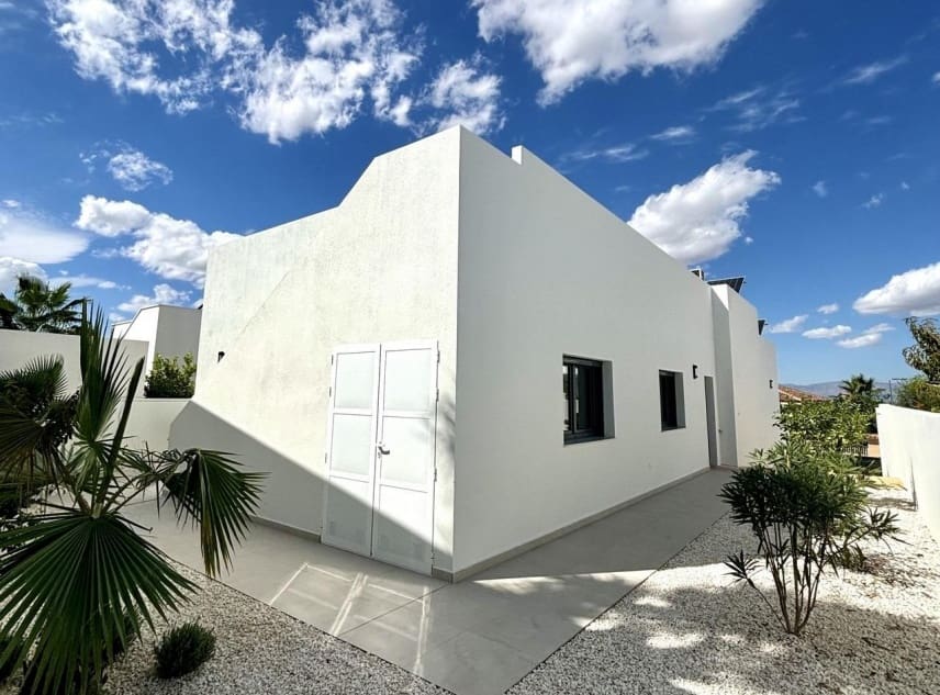 Chalet de 3 habitaciones en Benijófar en venta con piscina - 478.732 € (Ref: 9111352)