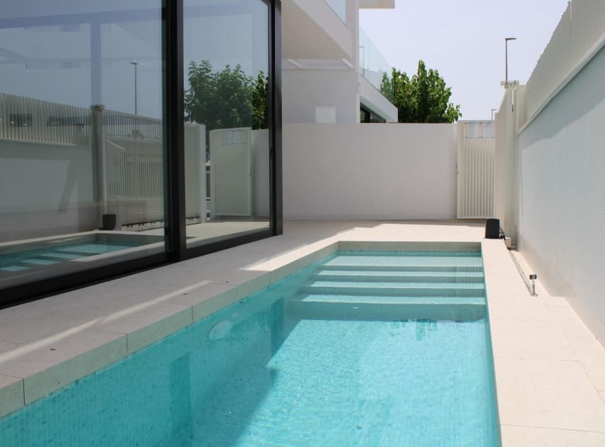 Chalet de 3 habitaciones en Torre de la Horadada en venta con piscina - 599.900 € (Ref: 9111367)