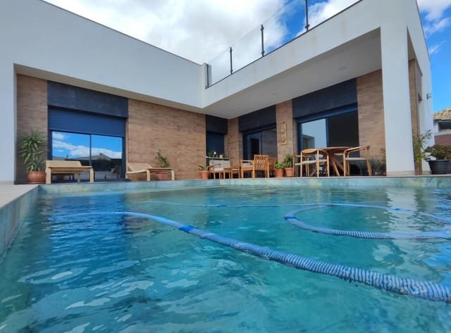 3 soveværelse Villa til salg i Pinoso med swimmingpool garage - € 295.000 (Ref: 9121487)