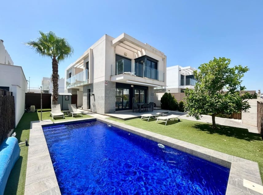 3 bedroom Villa for sale in Vistabella with pool garage - € 350,000 (Ref: 9126289)