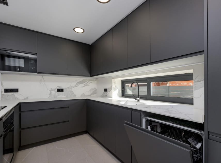 3 slaapkamer Villa te koop in Torrevieja met zwembad - € 595.000 (Ref: 9150477)