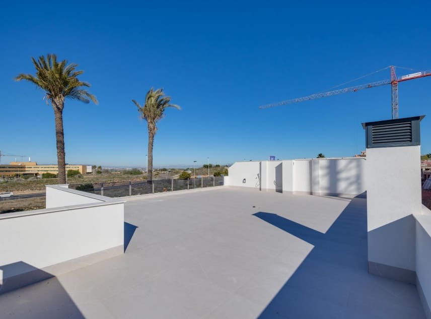 3 slaapkamer Villa te koop in Torrevieja met zwembad - € 595.000 (Ref: 9150477)