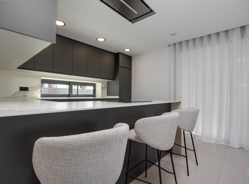 3 slaapkamer Villa te koop in Torrevieja met zwembad - € 595.000 (Ref: 9150477)