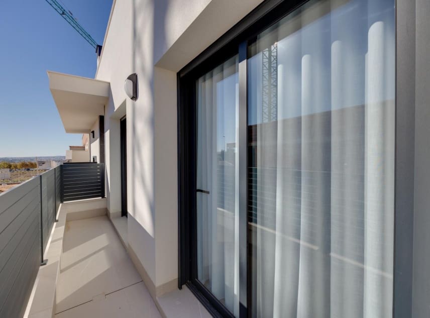 3 slaapkamer Villa te koop in Torrevieja met zwembad - € 595.000 (Ref: 9150477)