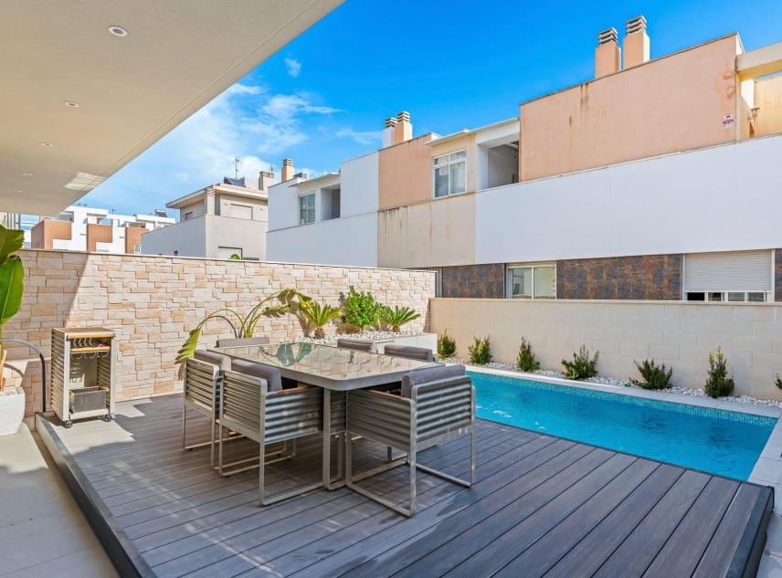 4 soveværelse Villa til salg i Guardamar del Segura med swimmingpool - € 507.050 (Ref: 9150486)