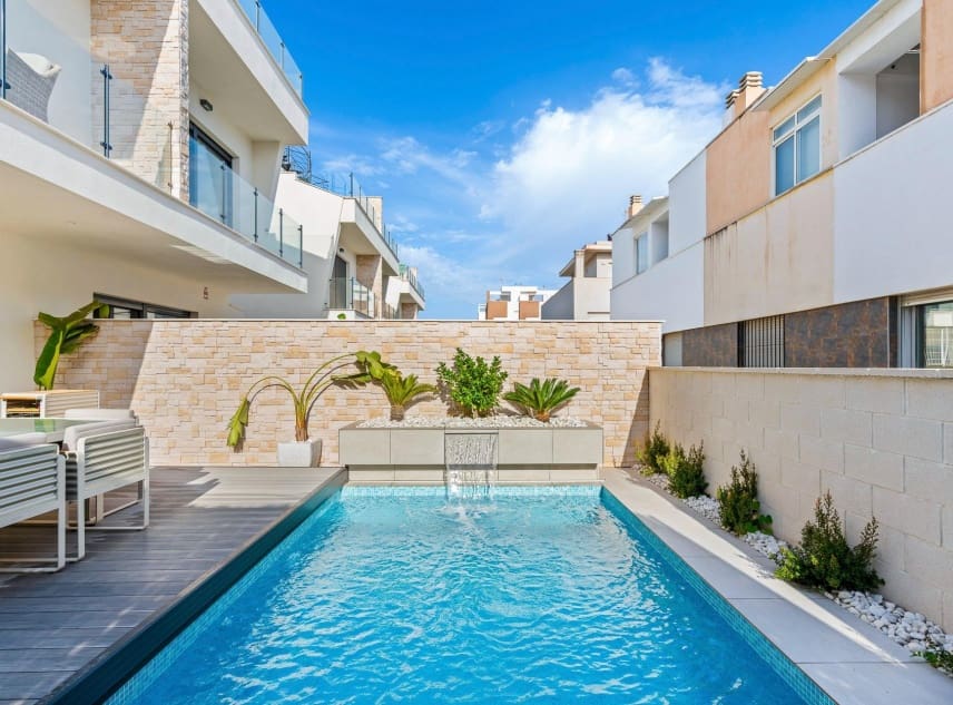 4 soveværelse Villa til salg i Guardamar del Segura med swimmingpool - € 507.050 (Ref: 9150486)